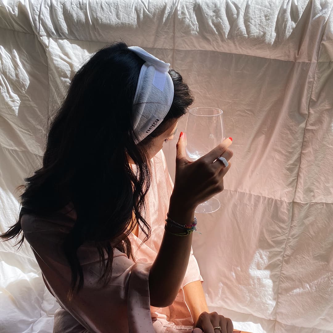 Ochranná čelenka na vlasy Nega (bílá) - 4